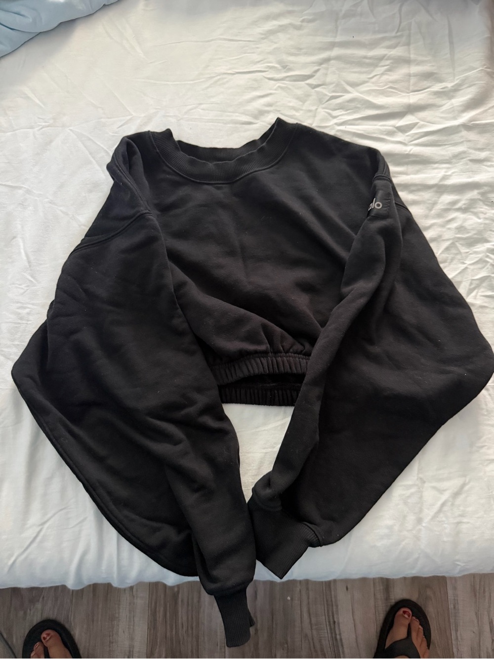 ALO Yoga Black Cropped Crewneck Sweatshirt